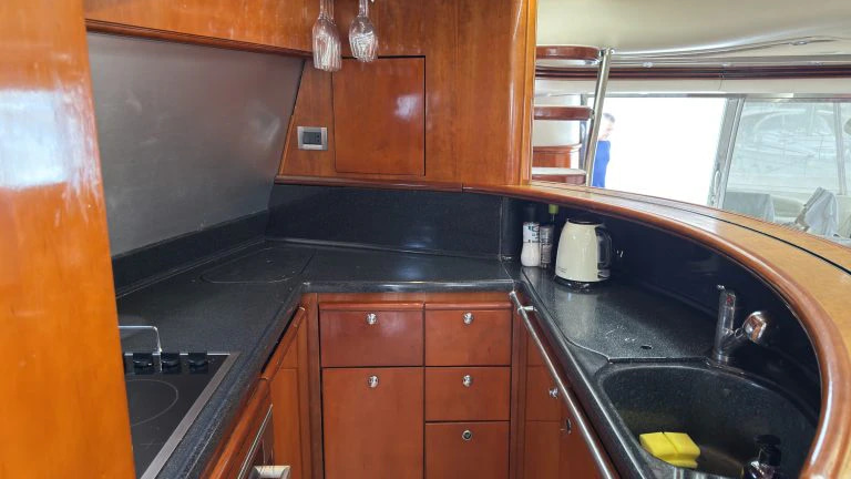 2002 Azimut 68 Plus for sale (photo 20)