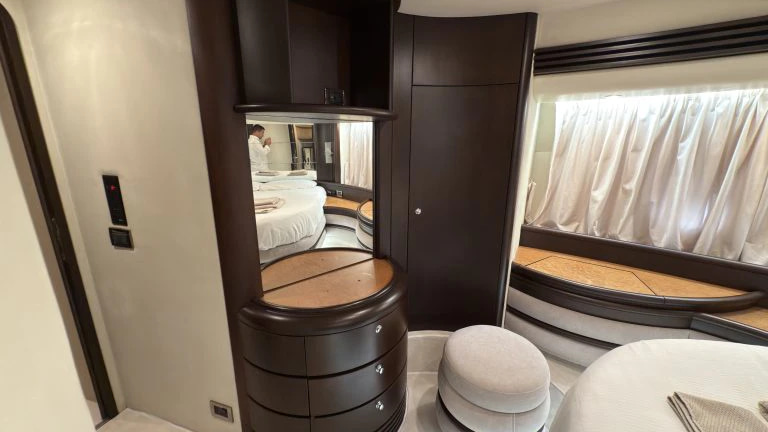 2002 Azimut 68 Plus for sale (photo 35)