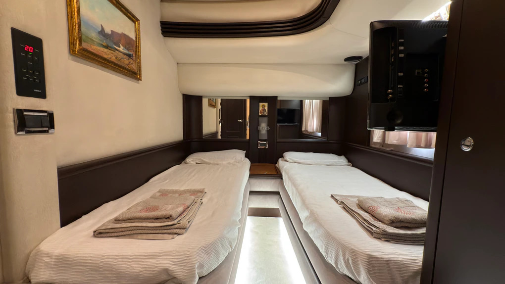 2002 Azimut 68 Plus for sale (photo 37)