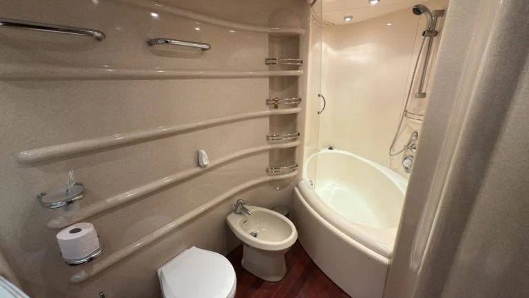2002 Azimut 68 Plus for sale (photo 38)