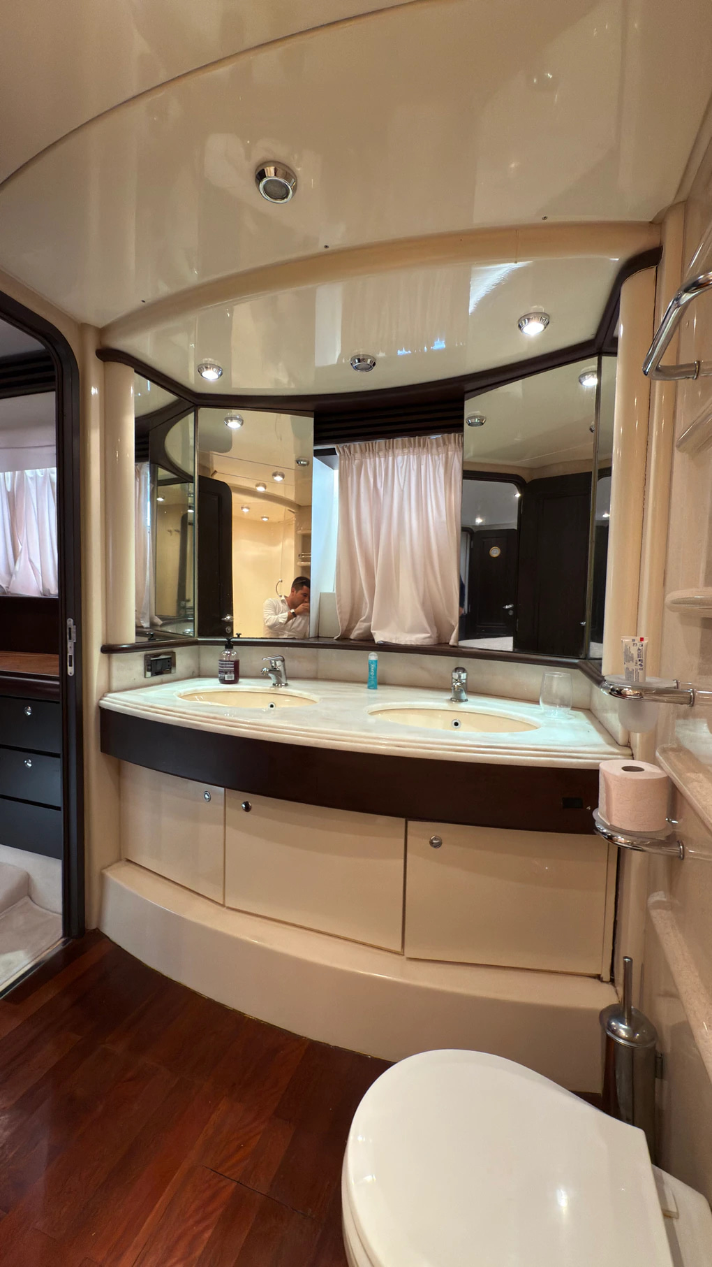 2002 Azimut 68 Plus for sale (photo 39)