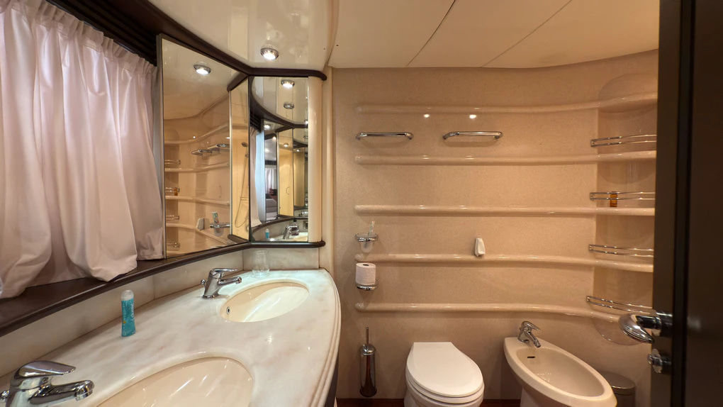 2002 Azimut 68 Plus for sale (photo 41)