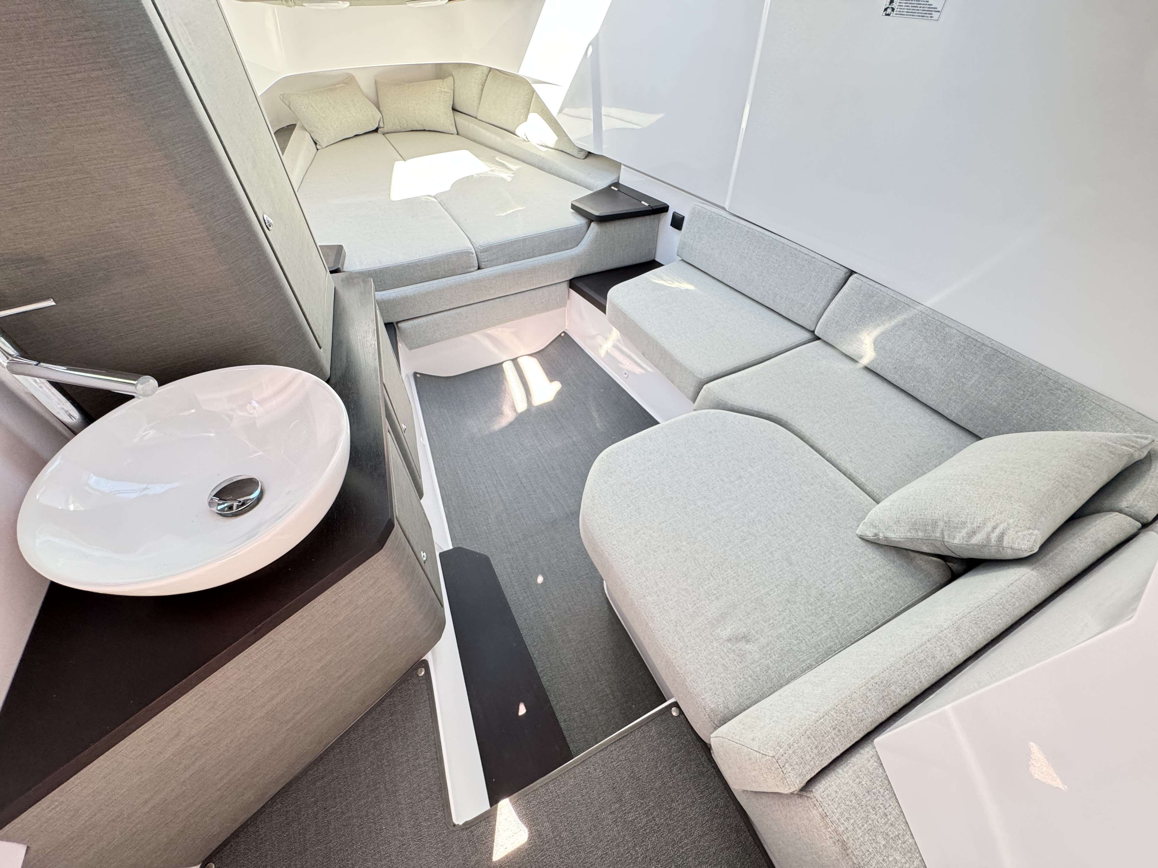 2022 Axopar 37 Sun Top à vendre (photo 9)
