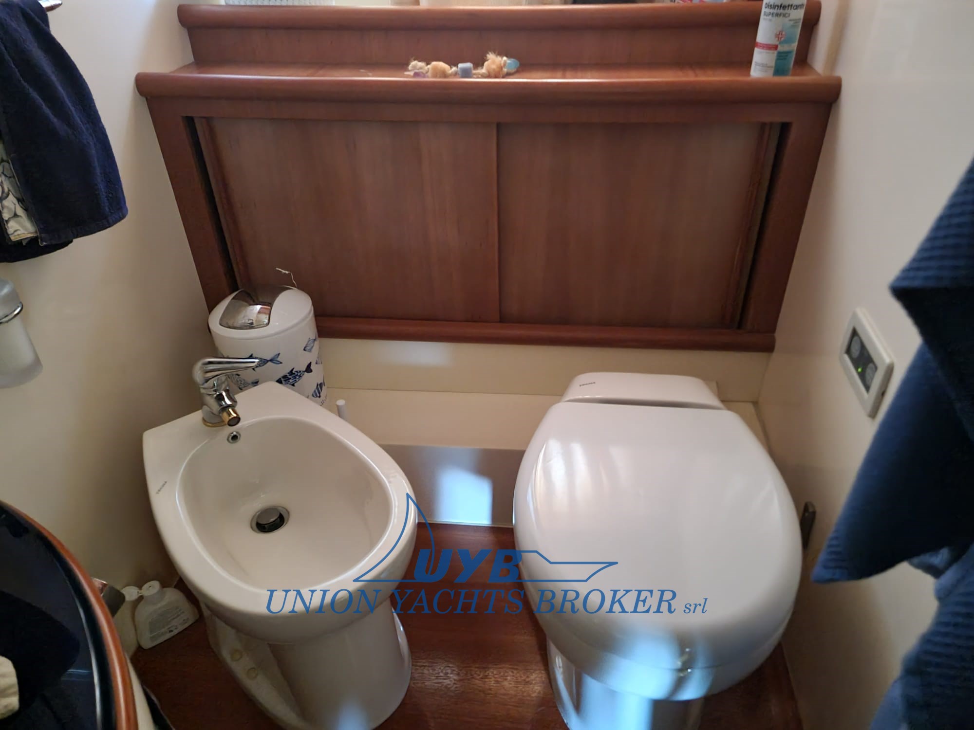 2009 Azimut 62 te koop (photo 21)
