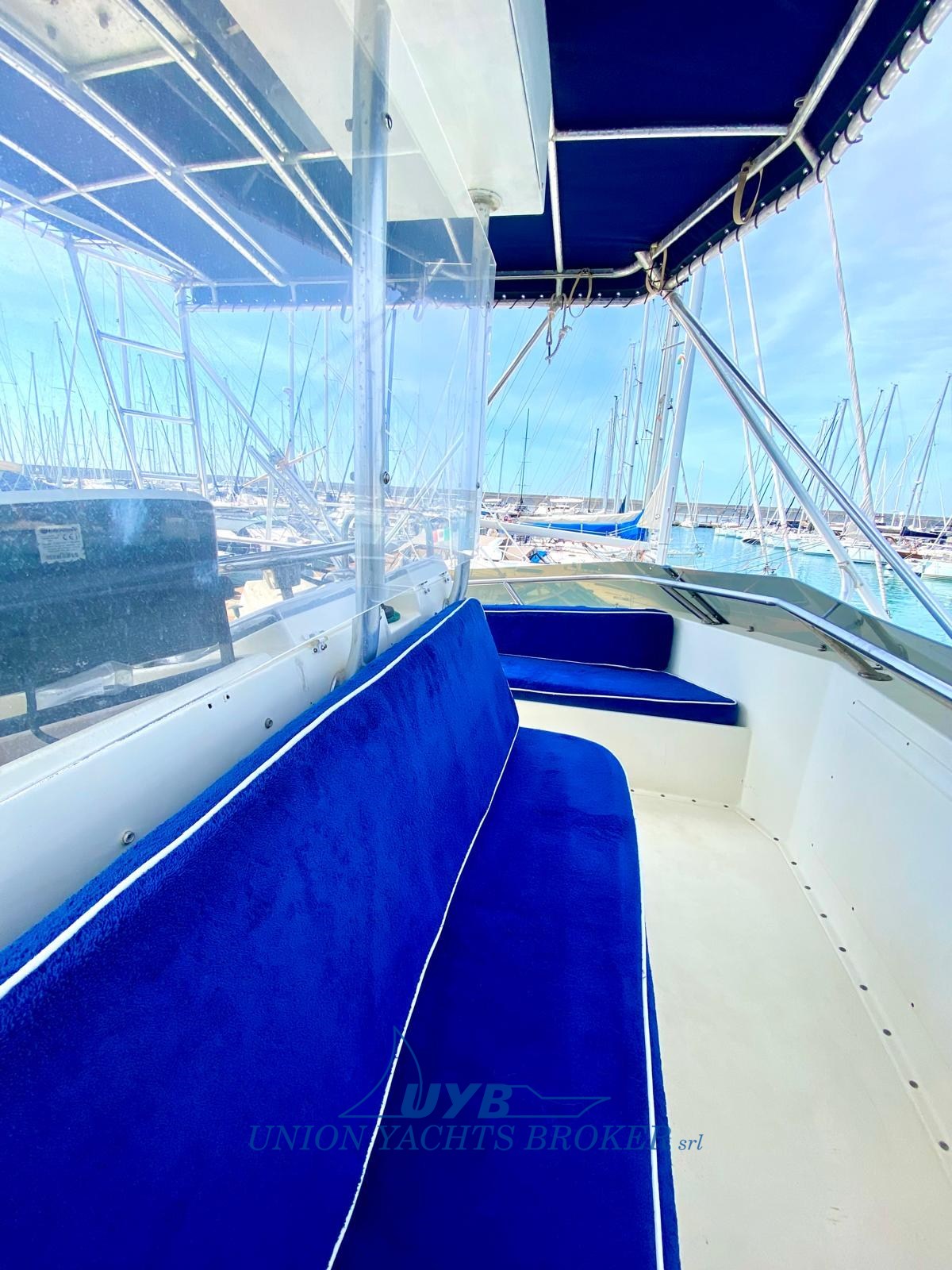 1990 Hatteras 41 Convertible te koop (photo 2)