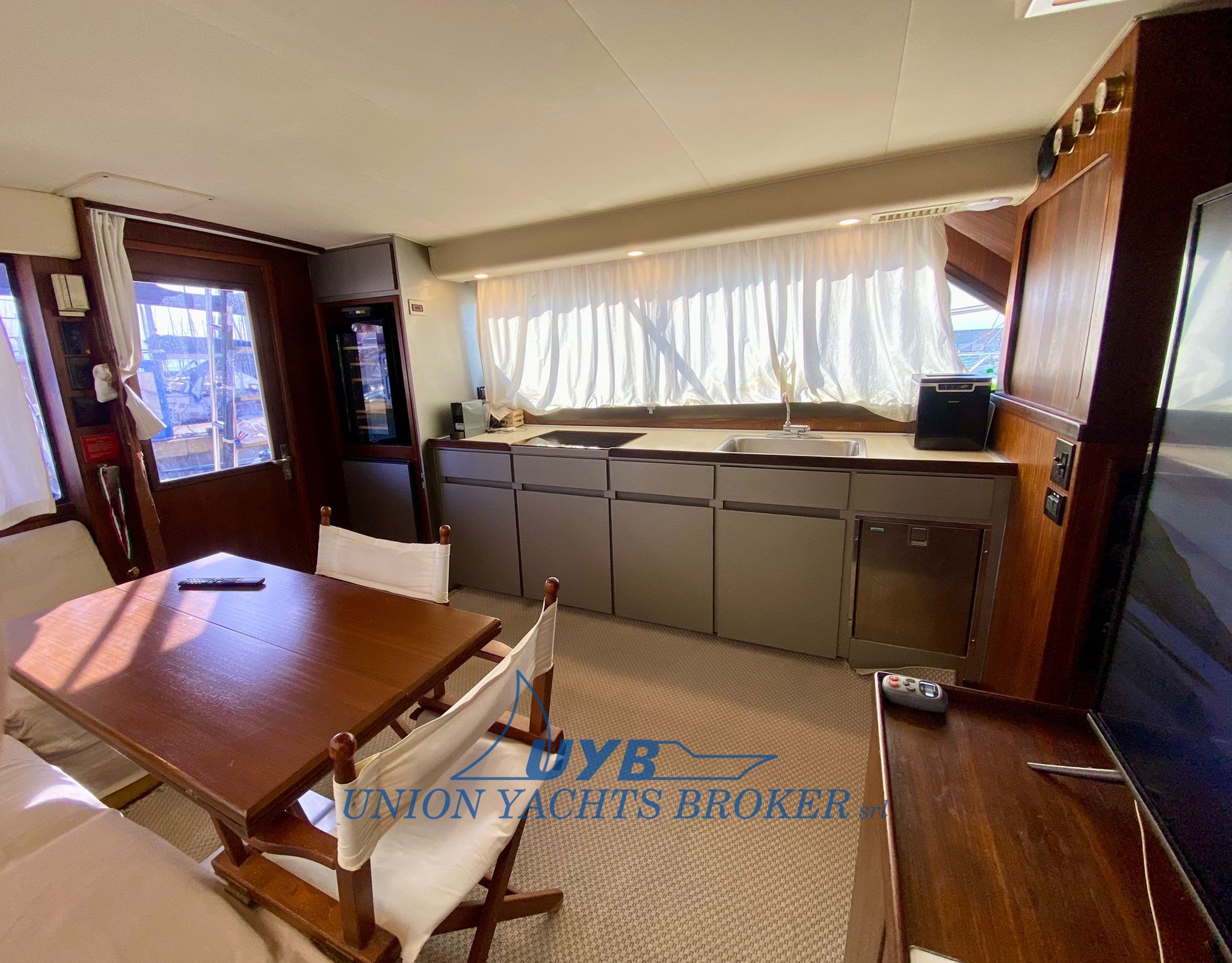 1990 Hatteras 41 Convertible te koop (photo 3)