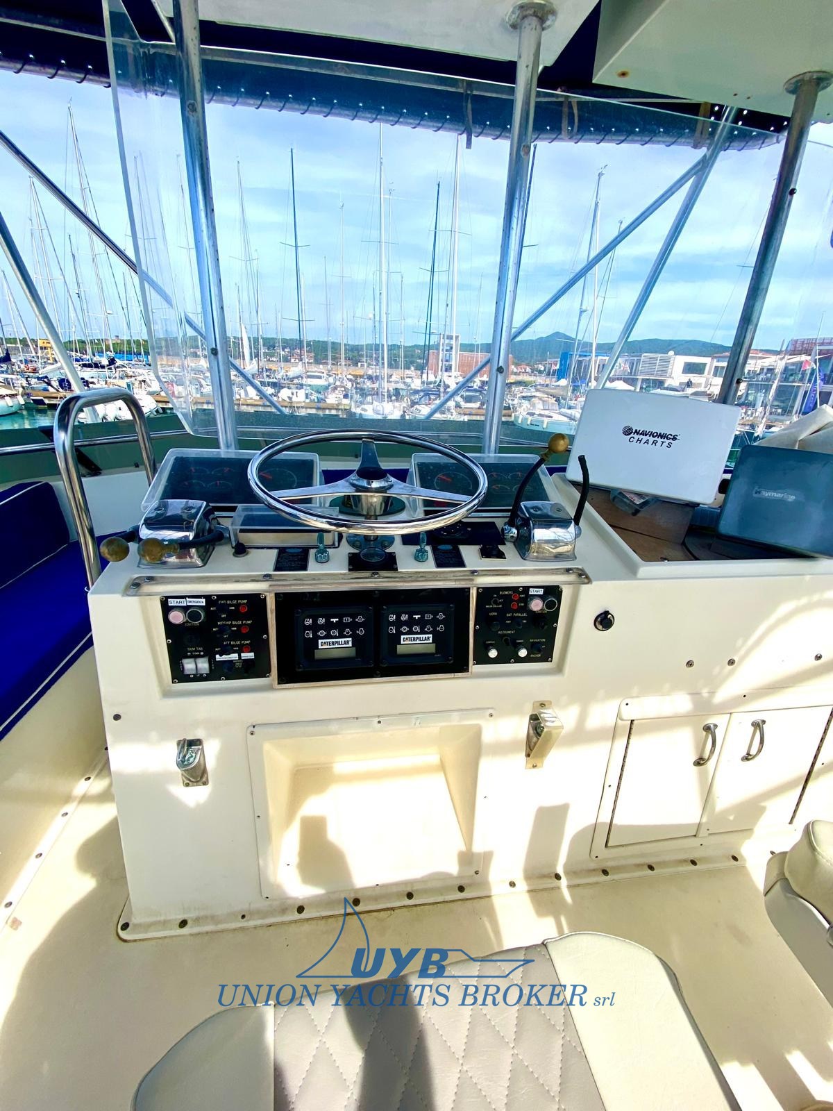 1990 Hatteras 41 Convertible te koop (photo 6)