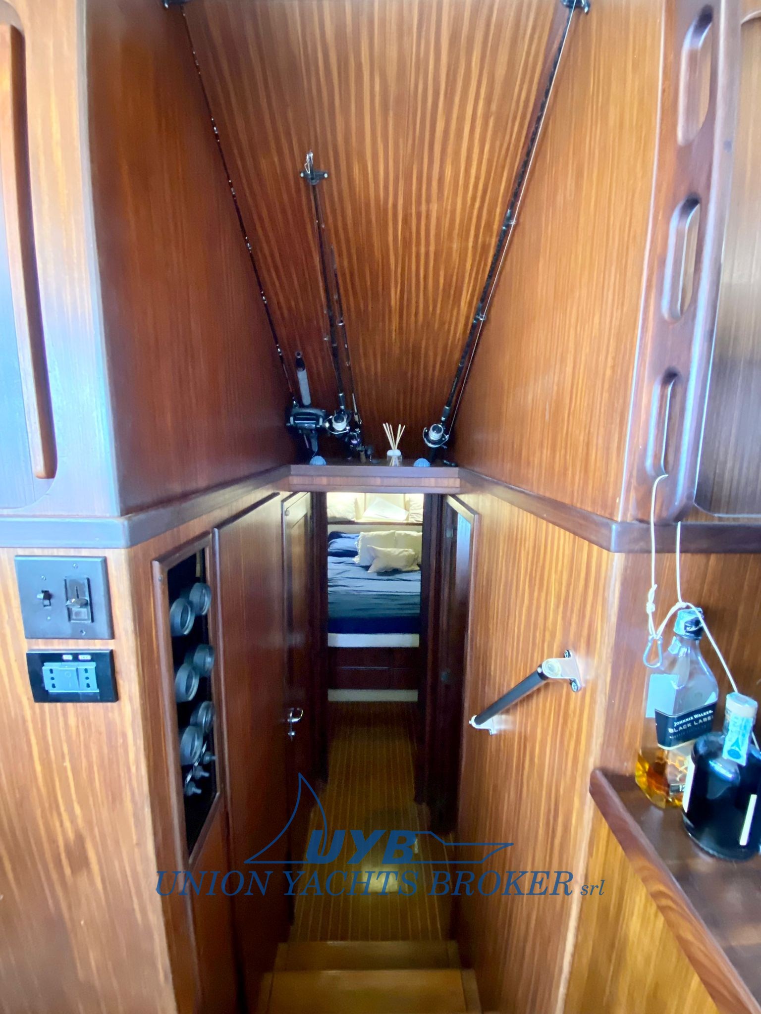 1990 Hatteras 41 Convertible te koop (photo 14)