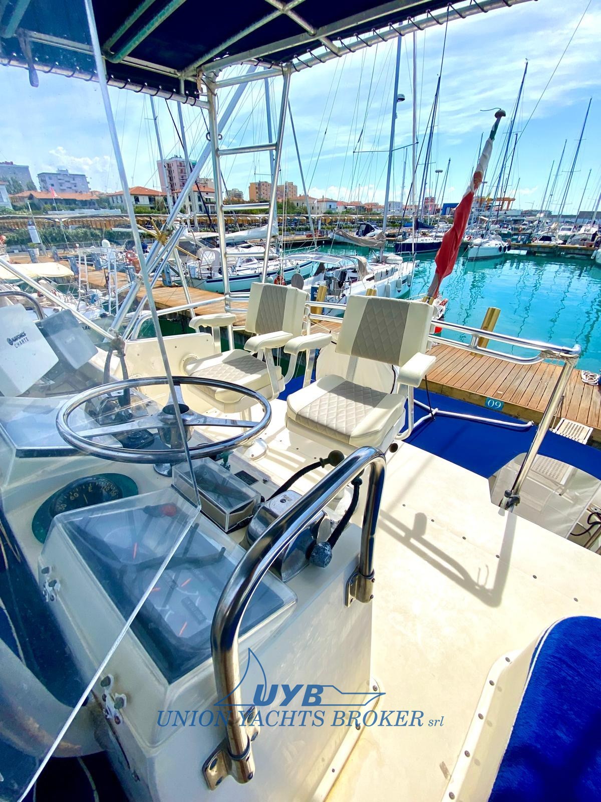 1990 Hatteras 41 Convertible te koop (photo 16)