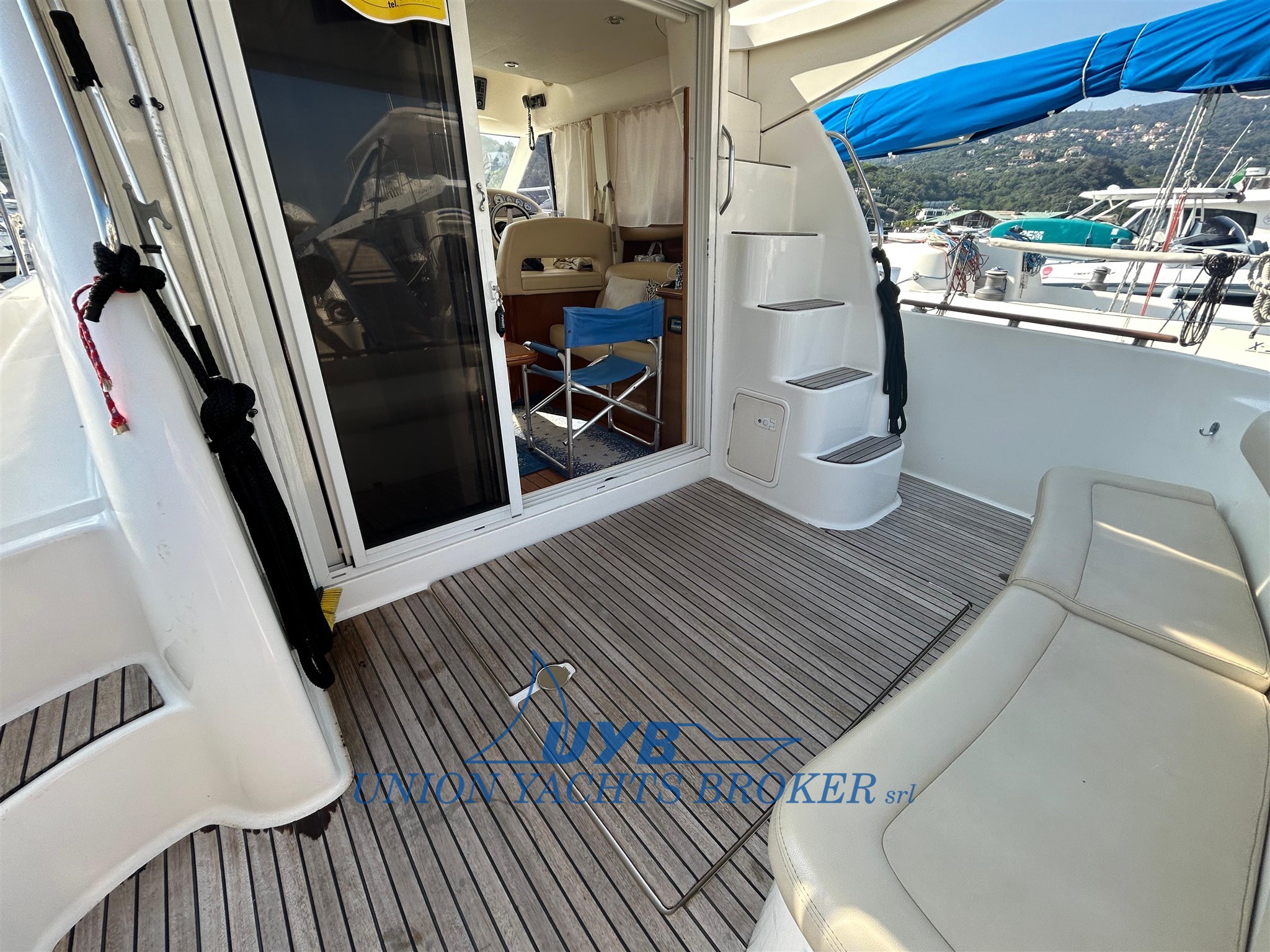 2010 Prestige 32 à vendre (photo 2)