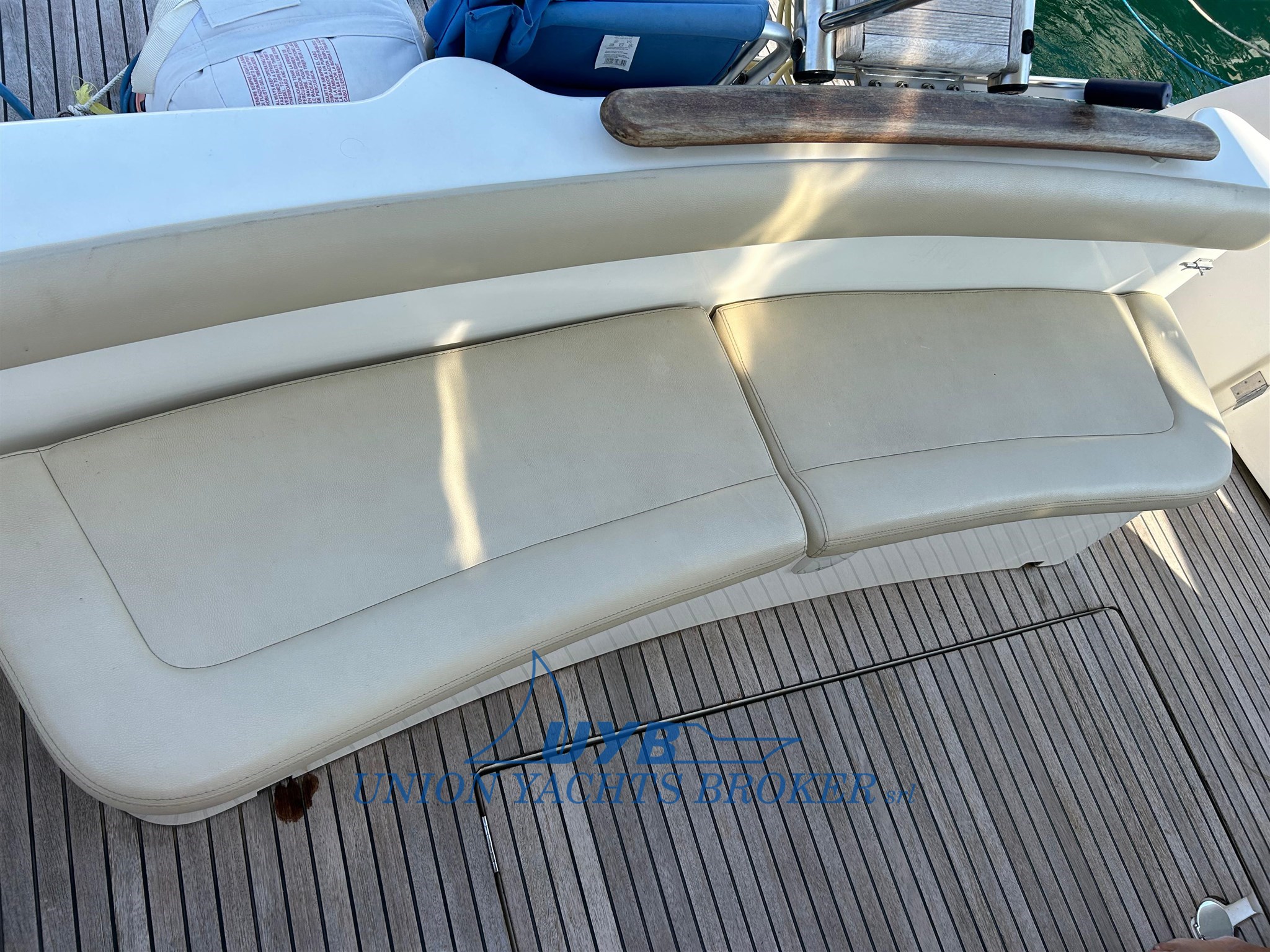 2010 Prestige 32 à vendre (photo 5)