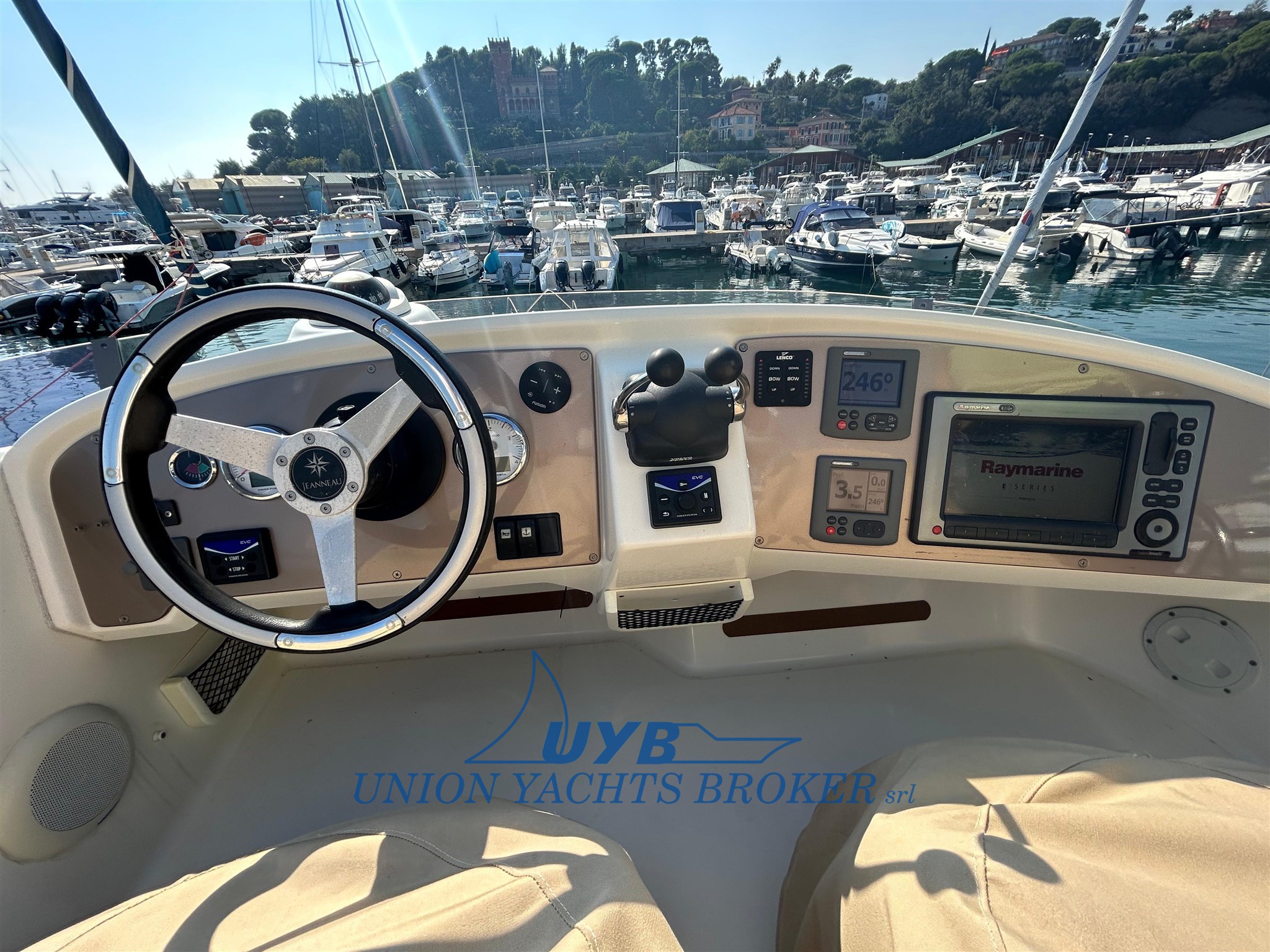 2010 Prestige 32 à vendre (photo 7)