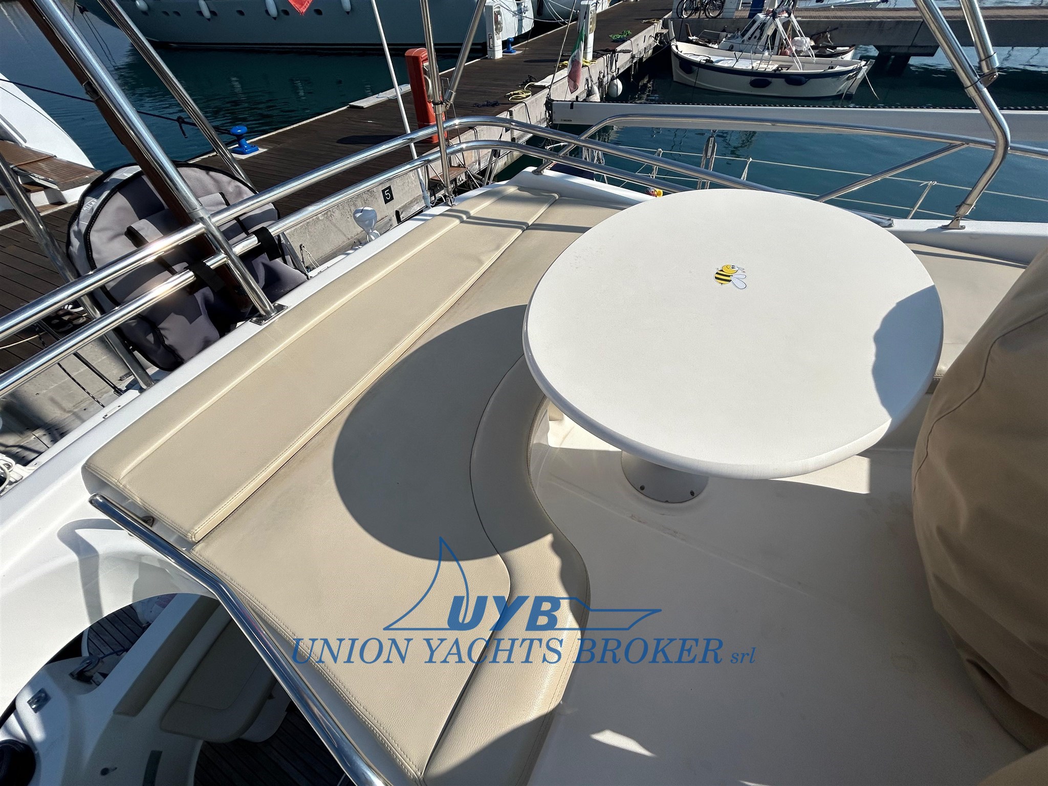 2010 Prestige 32 à vendre (photo 8)
