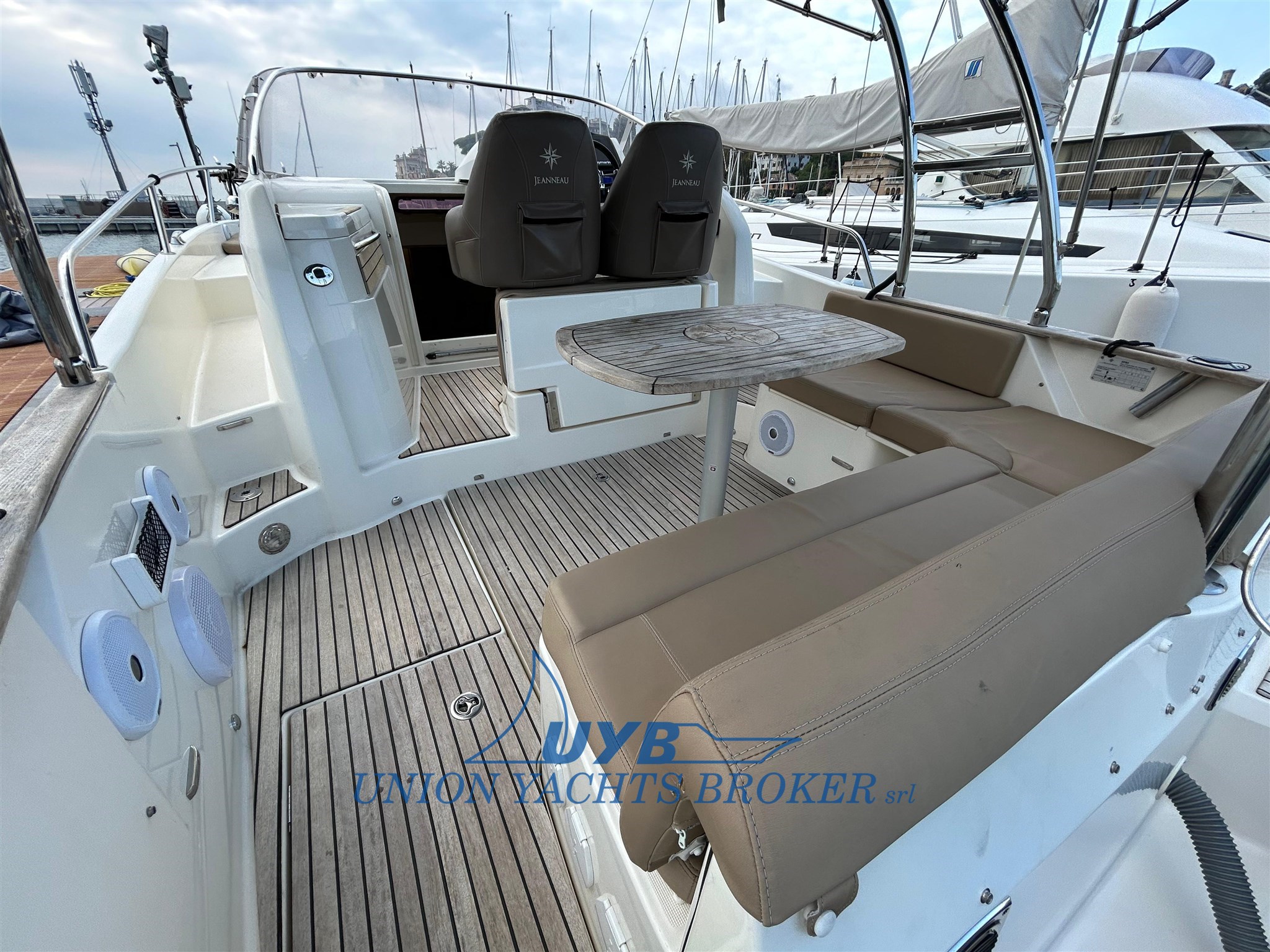 2016 Jeanneau Cap Camarat 8.5 Wa en venta (photo 8)