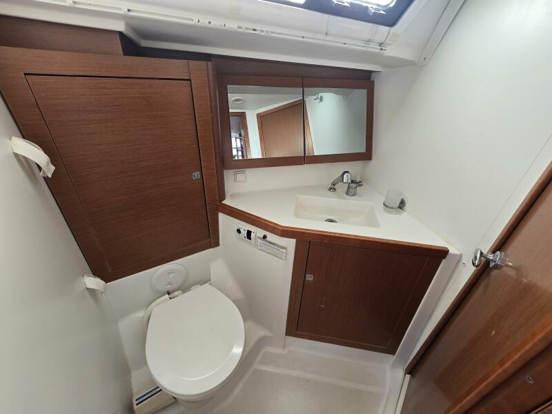 2015 Beneteau Oceanis 45 à vendre (photo 16)