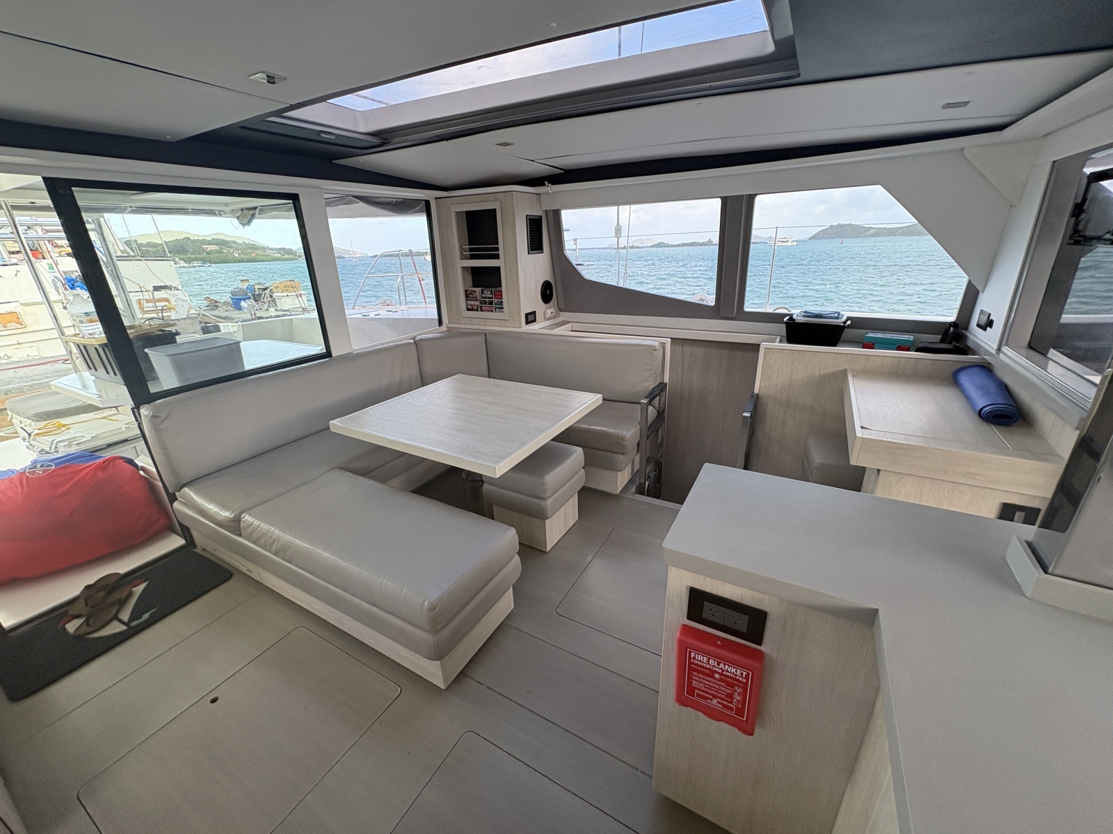 2019 Robertson & Caine Leopard 45 na sprzedaż (photo 14)