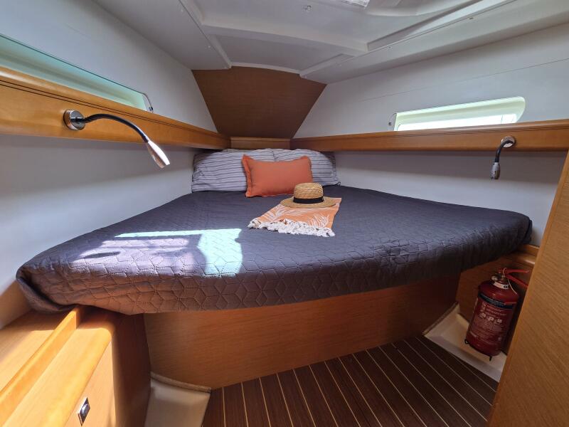 2013 Jeanneau Sun Odyssey 409 for sale (photo 15)