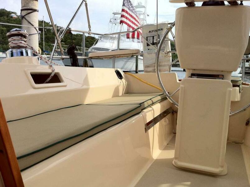 2011 Island Packet 370 for sale (photo 8)