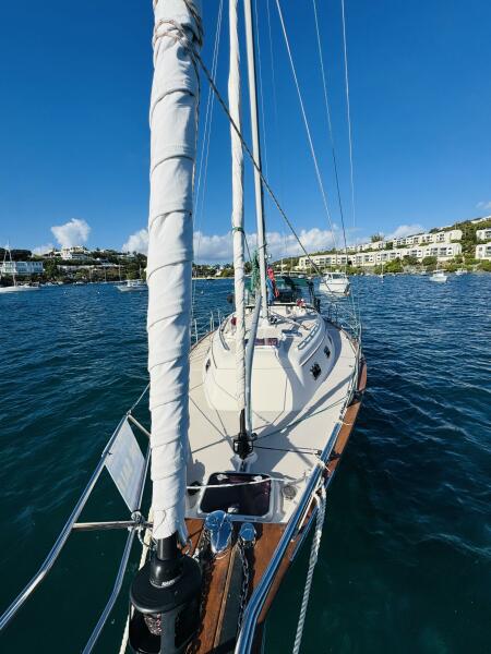 2011 Island Packet 370 for sale (photo 9)