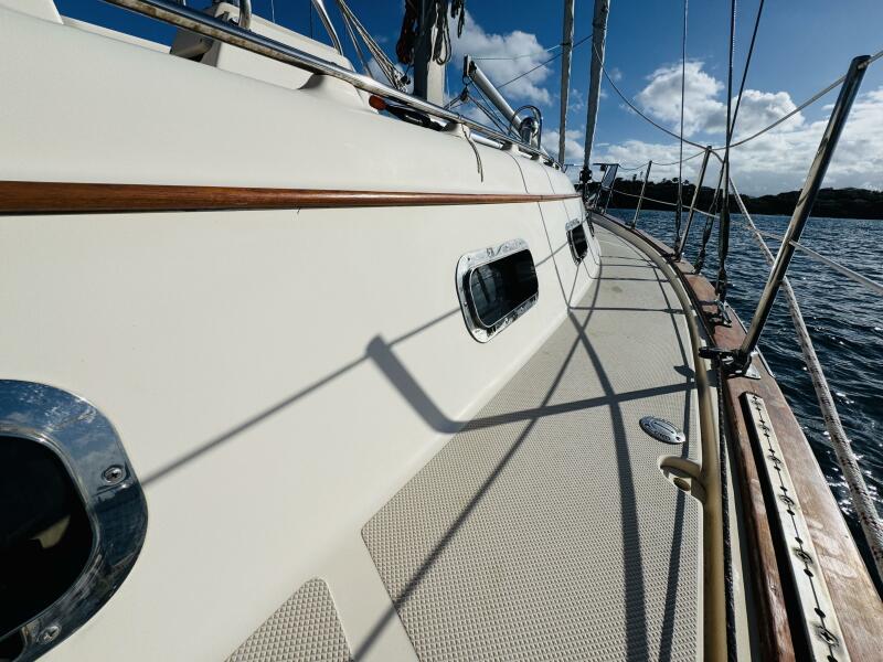 2011 Island Packet 370 for sale (photo 10)