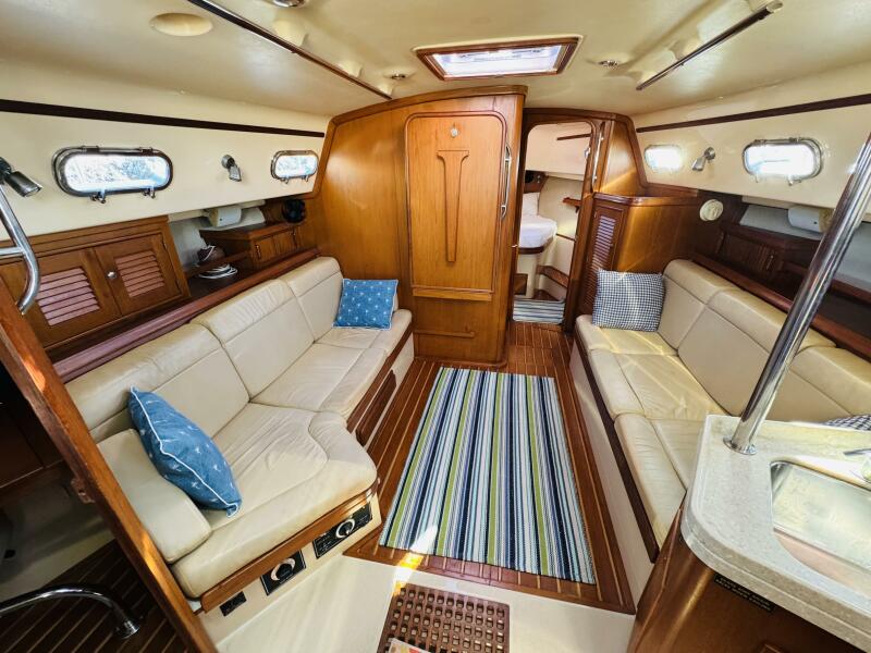 2011 Island Packet 370 for sale (photo 14)