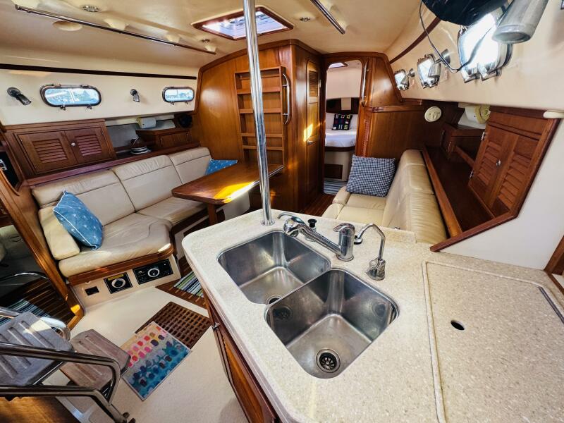 2011 Island Packet 370 for sale (photo 15)