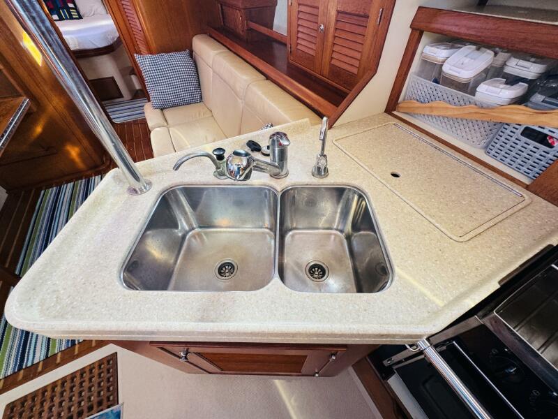 2011 Island Packet 370 for sale (photo 16)