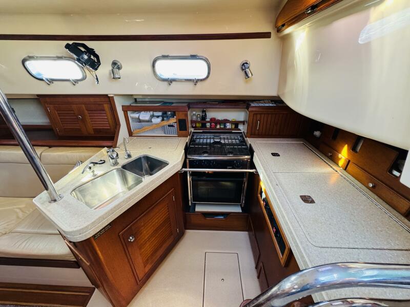 2011 Island Packet 370 for sale (photo 17)