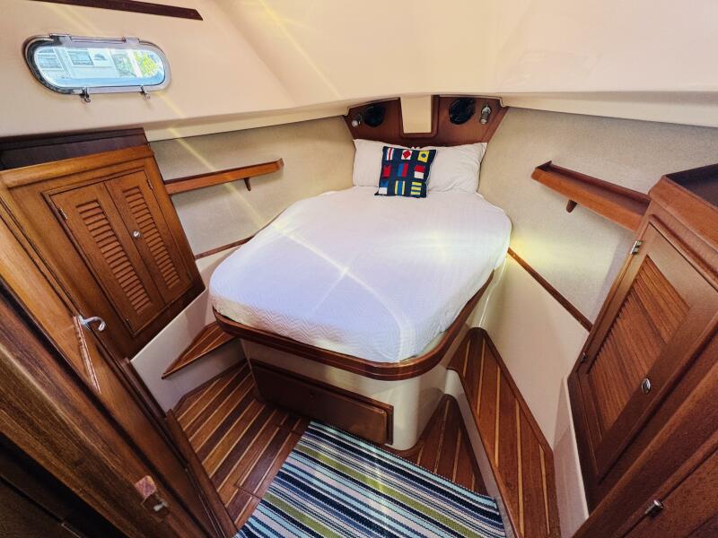2011 Island Packet 370 for sale (photo 22)