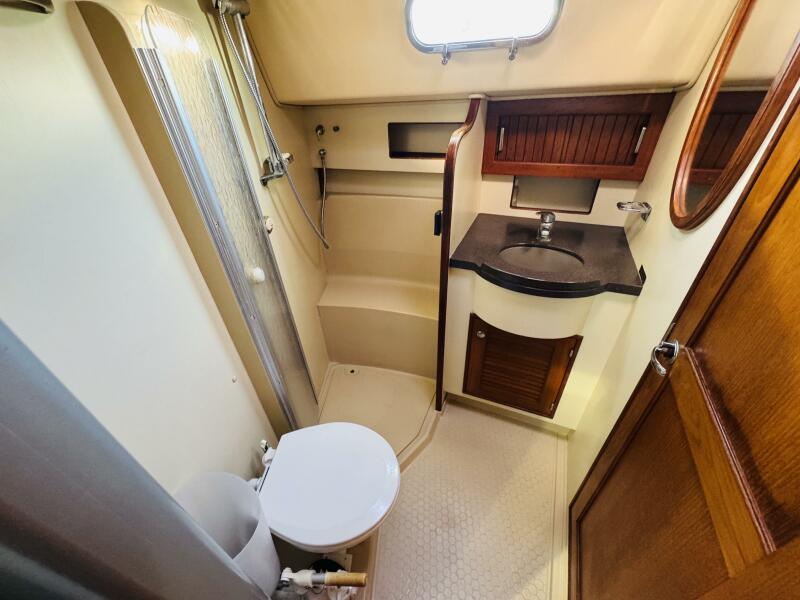 2011 Island Packet 370 for sale (photo 25)