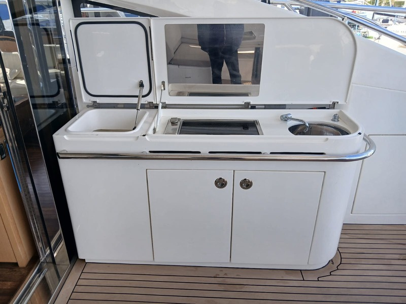 2011 Princess V62 for sale (photo 12)