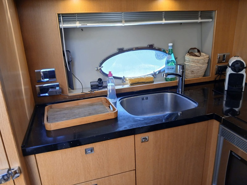 2011 Princess V62 for sale (photo 26)