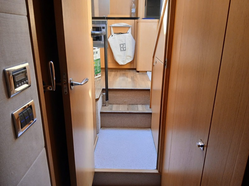 2011 Princess V62 for sale (photo 28)