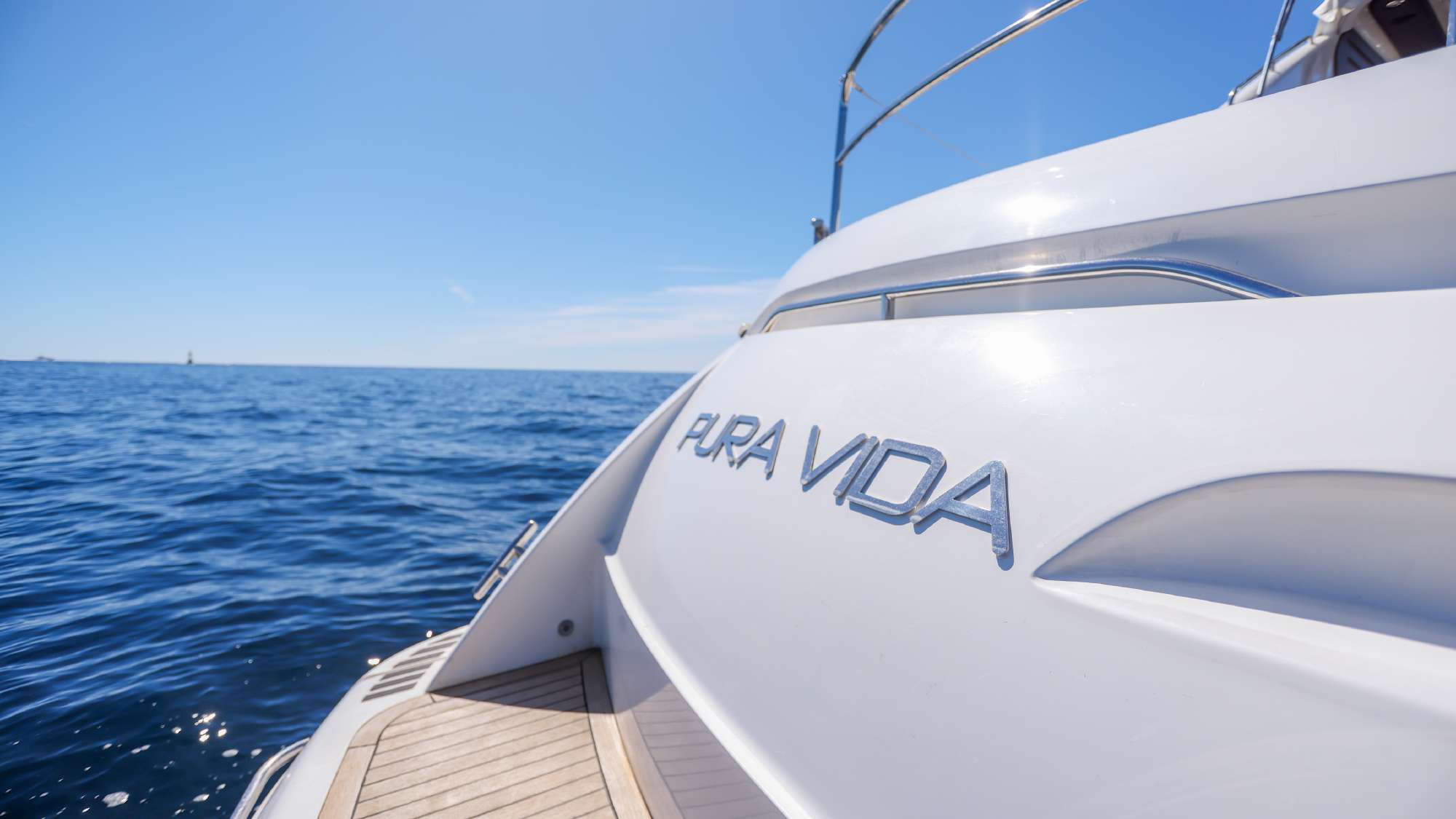2003 Princess V65 for sale (photo 4)
