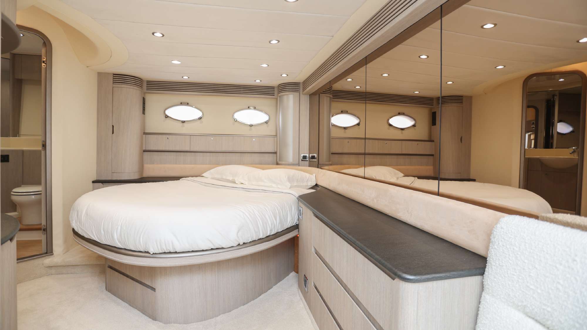 2003 Princess V65 for sale (photo 18)