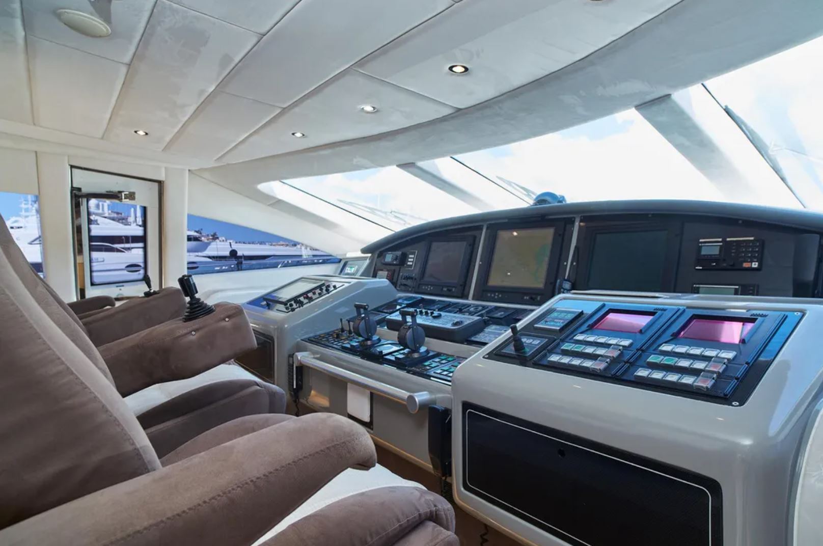 2003 Overmarine Group SPA Mangusta 108 na sprzedaż (photo 10)