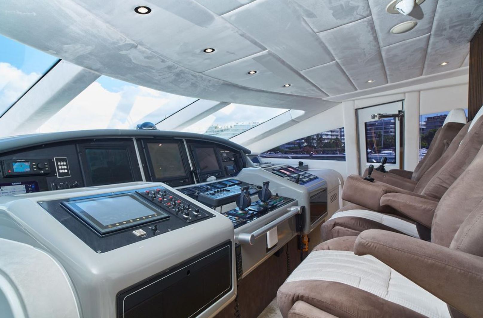 2003 Overmarine Group SPA Mangusta 108 na sprzedaż (photo 11)