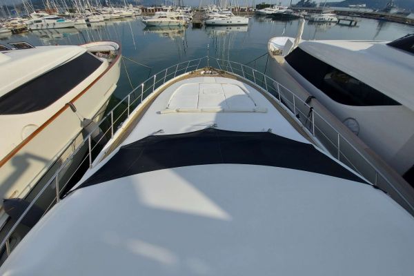 2006 Overmarine Mangusta 92 te koop (photo 11)
