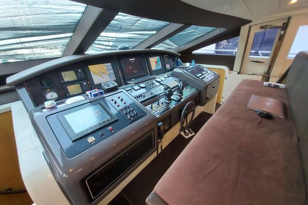 2006 Overmarine Mangusta 92 te koop (photo 19)