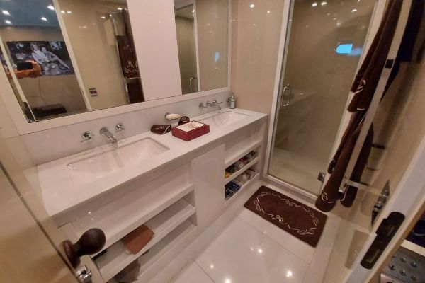 2006 Overmarine Mangusta 92 te koop (photo 22)