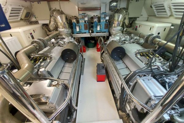 2006 Overmarine Mangusta 92 te koop (photo 31)