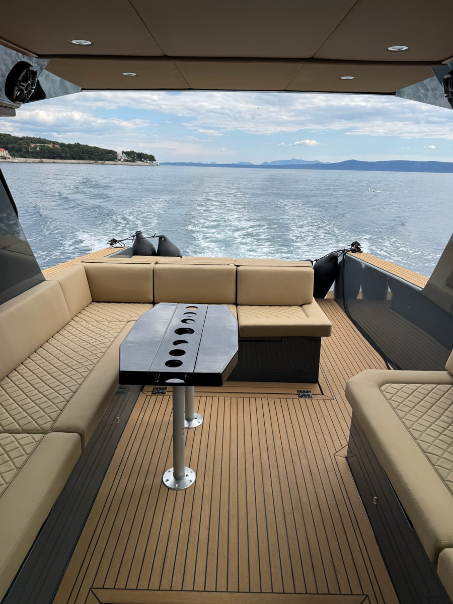 2025 Colnago 35 Cabin a noleggio (photo 15)