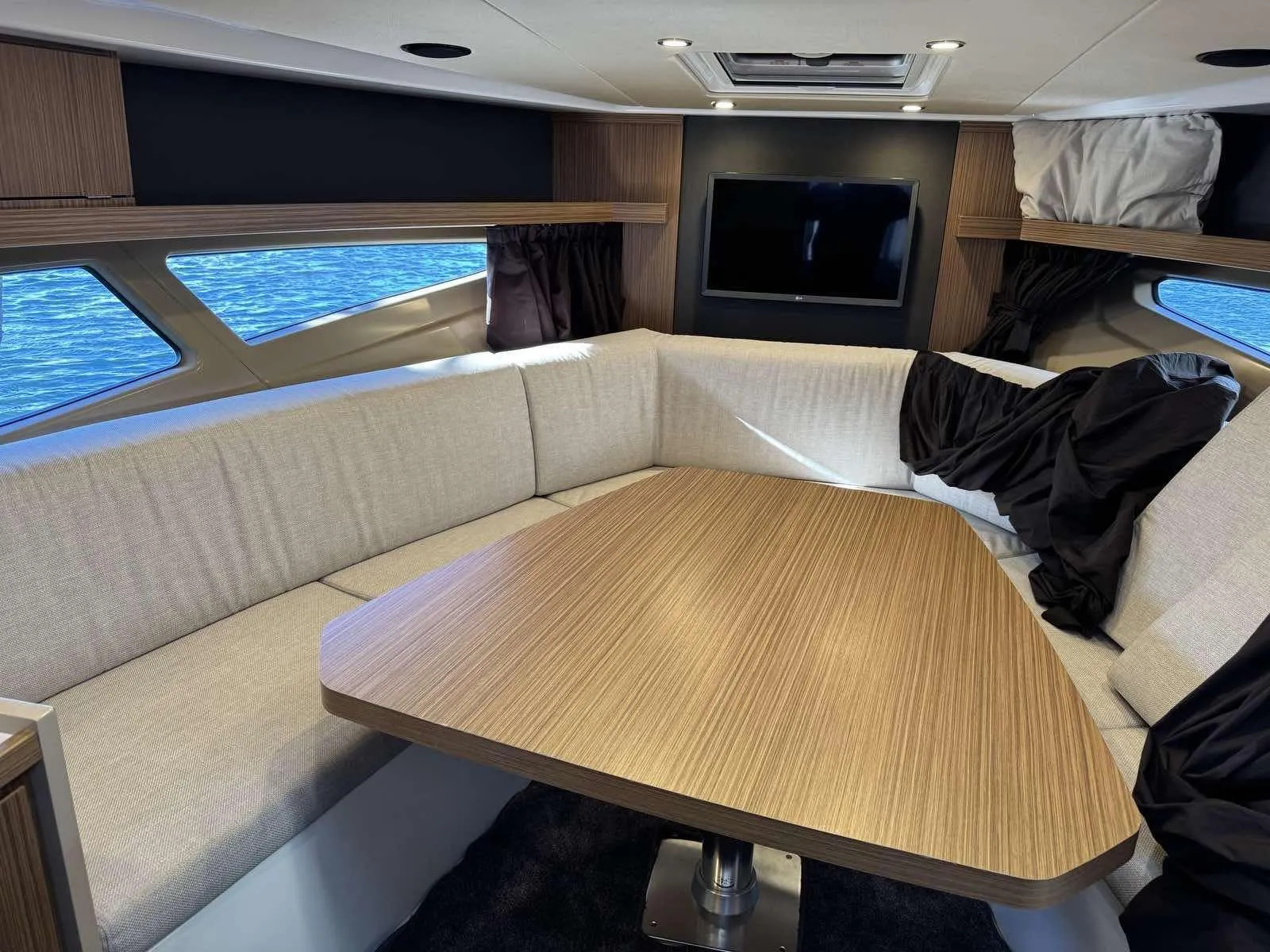 2020 Azimut Atlantis 34 for sale (photo 8)