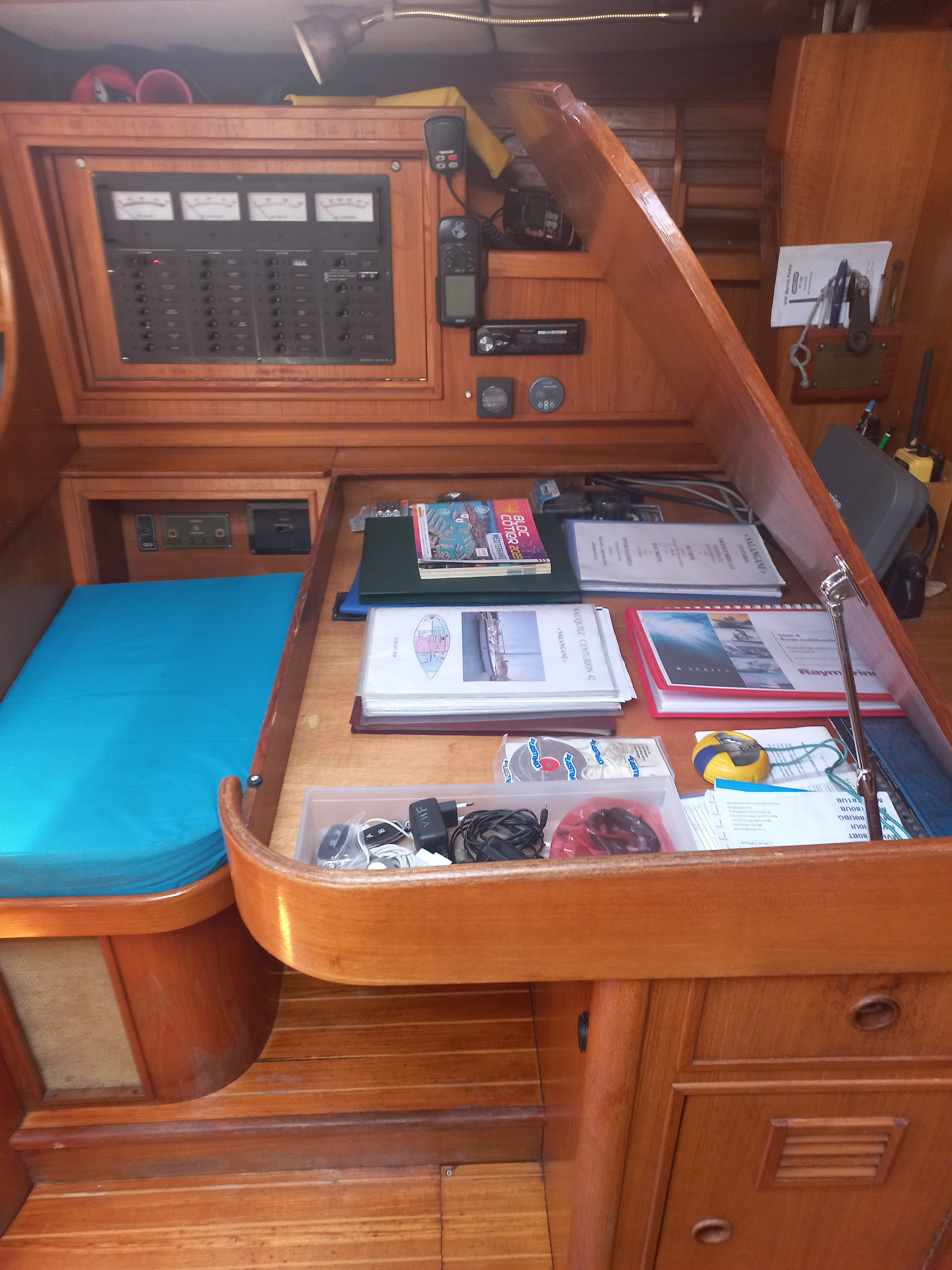 1985 WAUQUIEZ CENTURION 42 à vendre (photo 5)