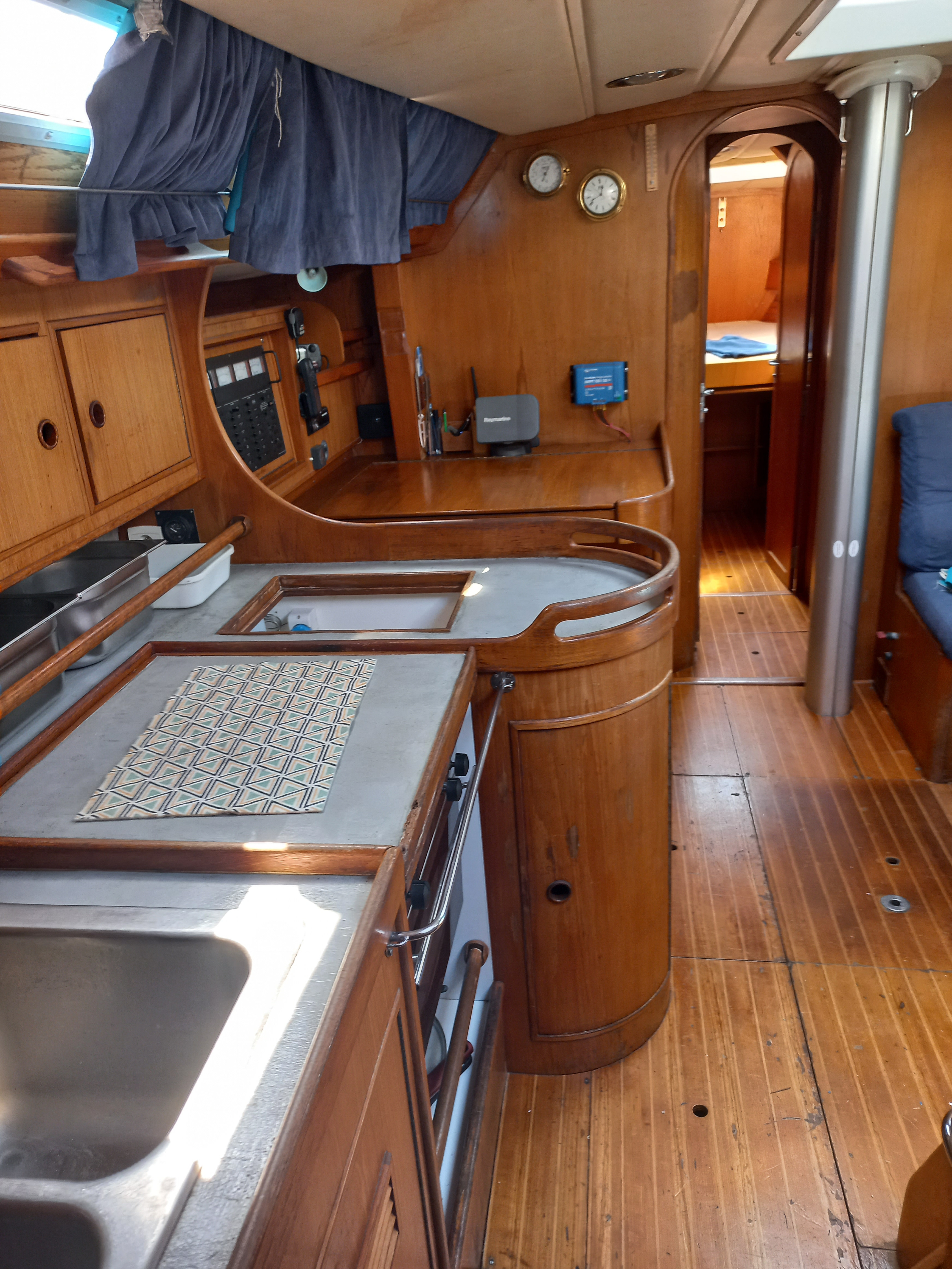 1985 WAUQUIEZ CENTURION 42 à vendre (photo 8)