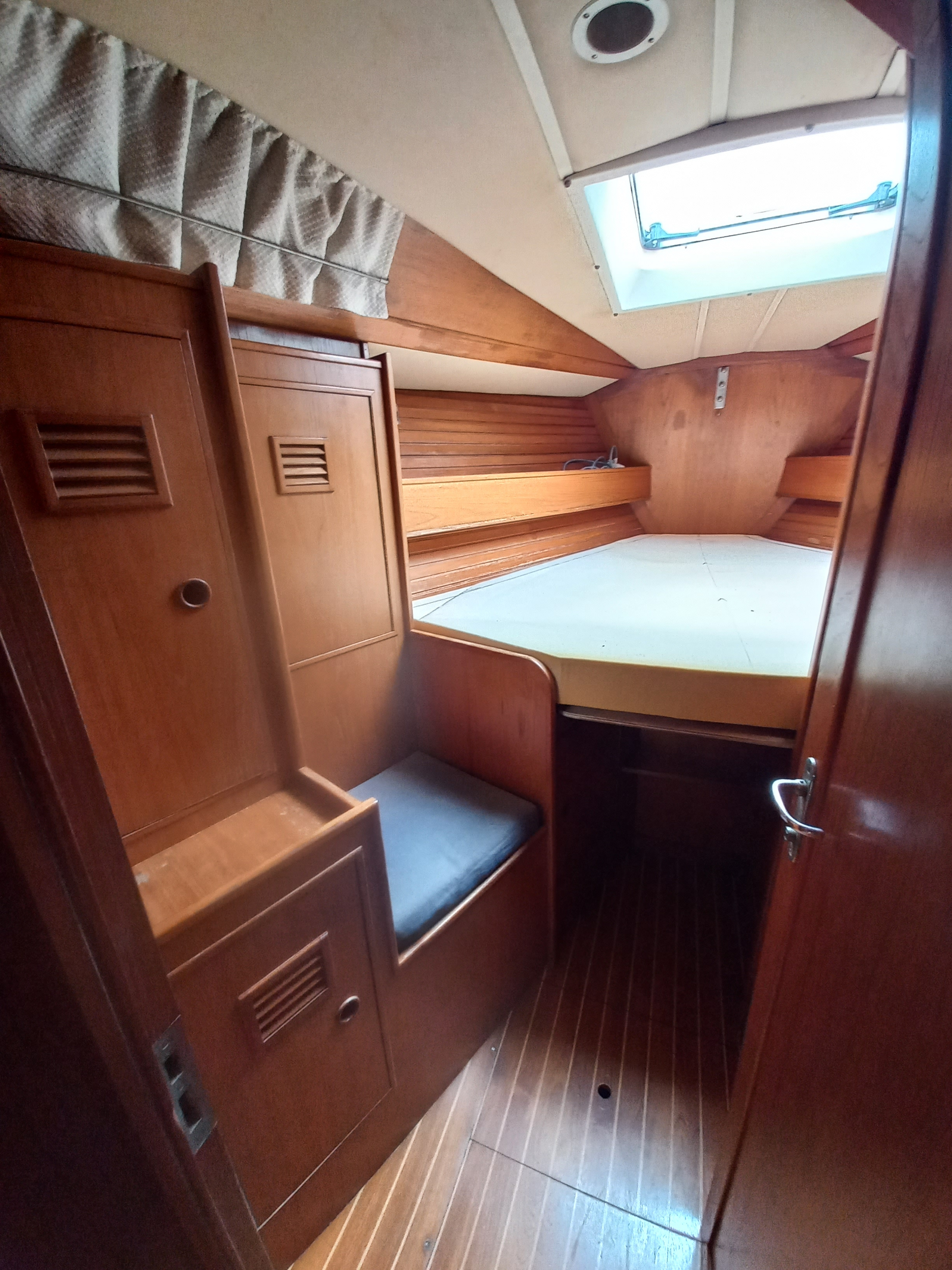 1985 WAUQUIEZ CENTURION 42 à vendre (photo 11)